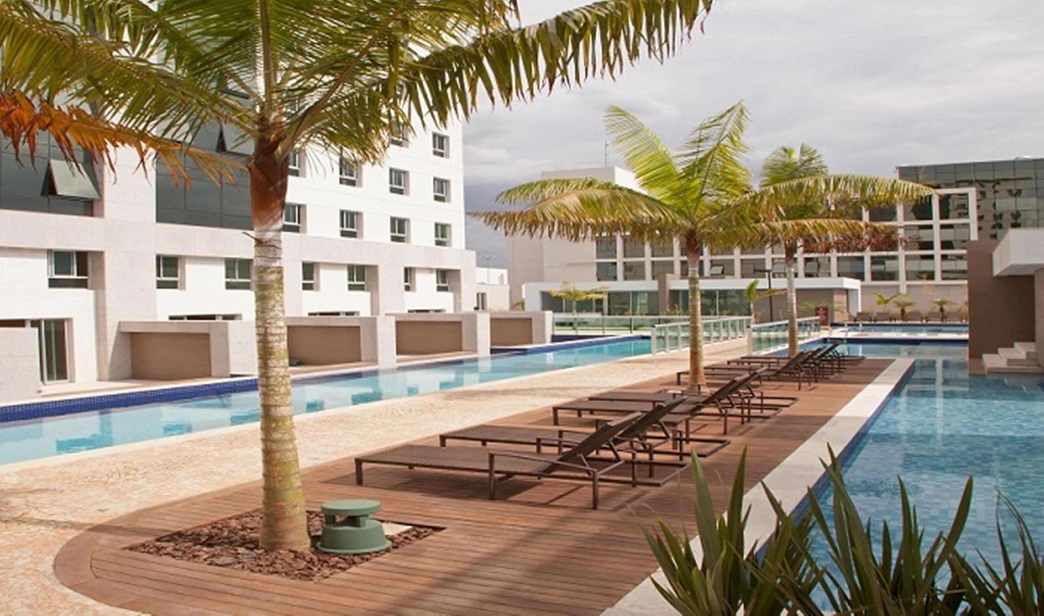 Jade Hotel Brasilia Candangolandia Екстер'єр фото The swimming pool at the hotel