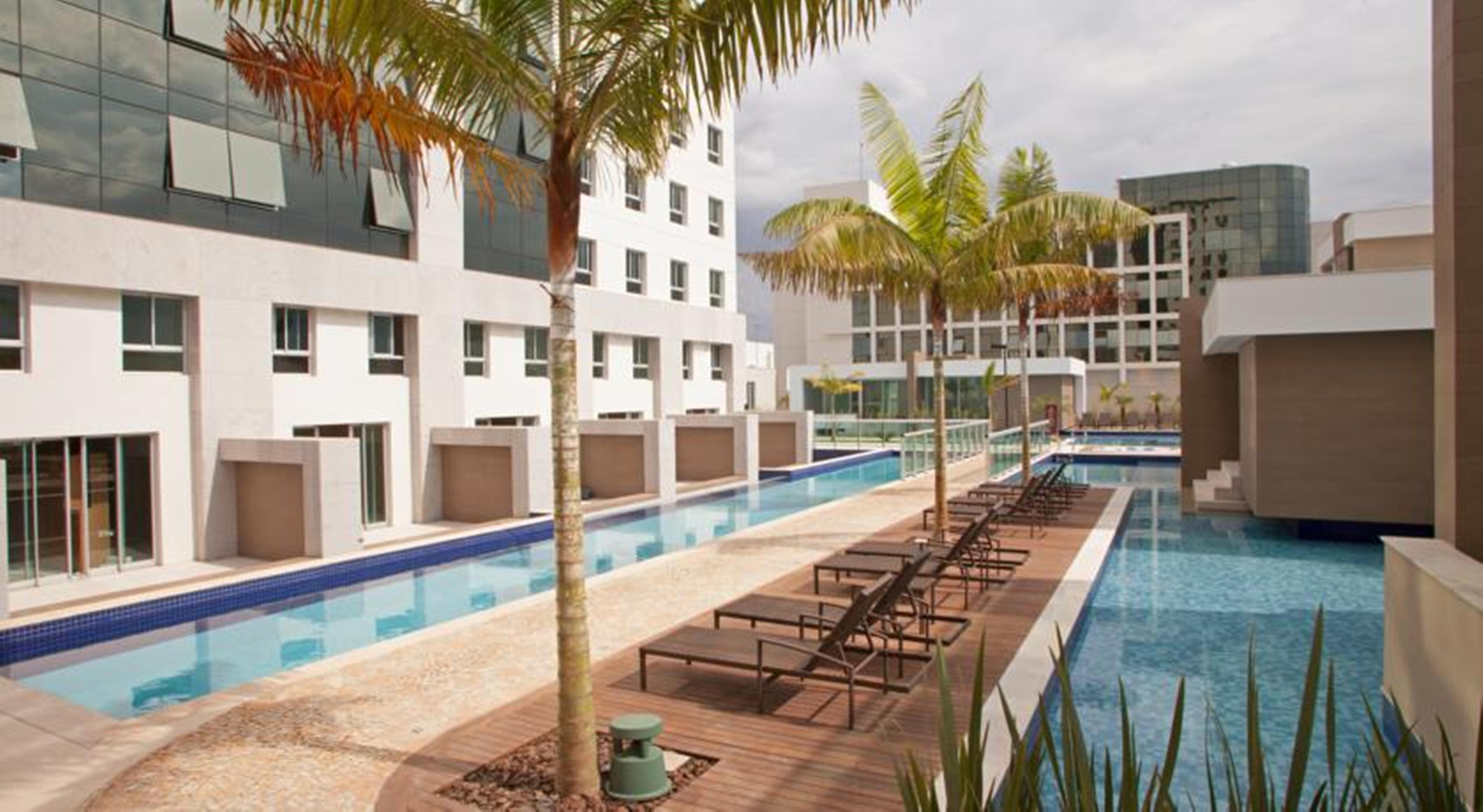 Jade Hotel Brasilia Candangolandia Екстер'єр фото The swimming pool at the hotel