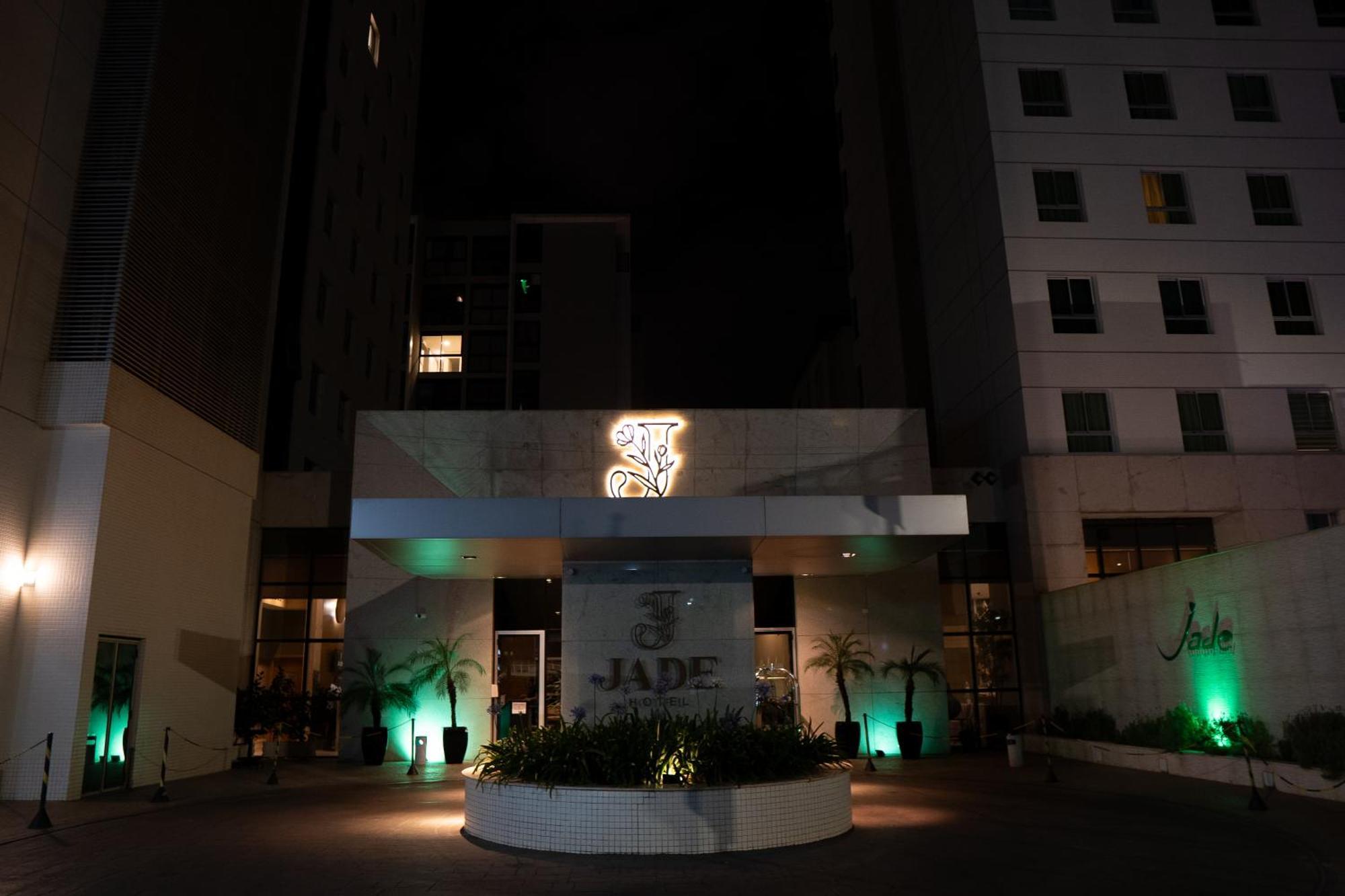 Jade Hotel Бразиліа Екстер'єр фото The entrance of the hotel