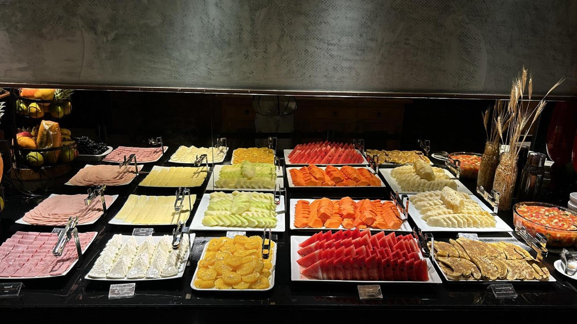 Jade Hotel Brasilia Candangolandia Екстер'єр фото A selection of cold cuts at a buffet