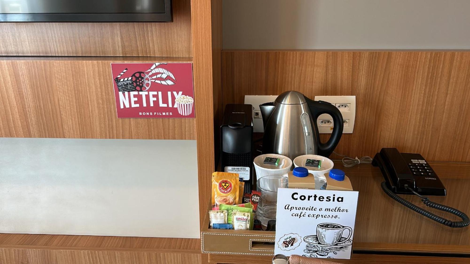 Jade Hotel Brasilia Candangolandia Екстер'єр фото A Netflix sticker in a hotel room