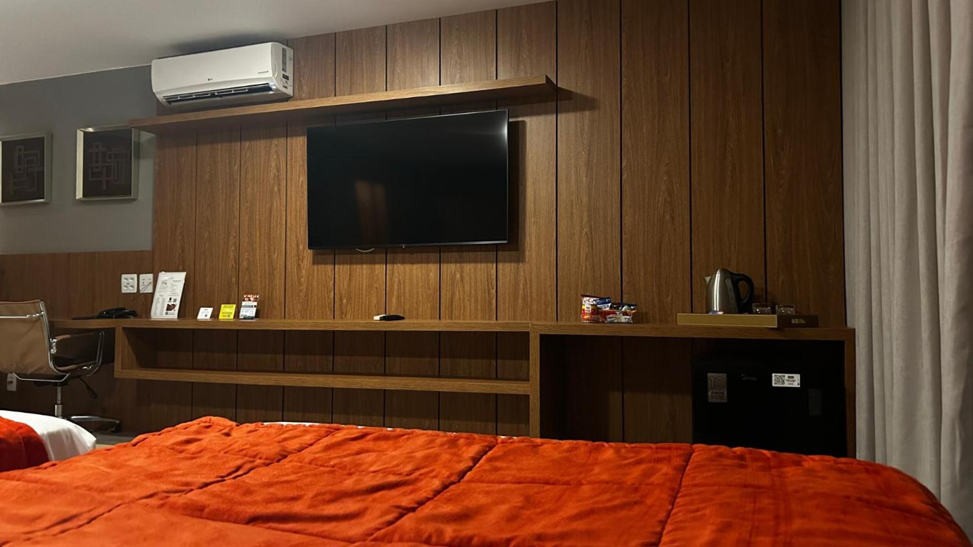 Jade Hotel Brasilia Candangolandia Екстер'єр фото A television in a hotel room
