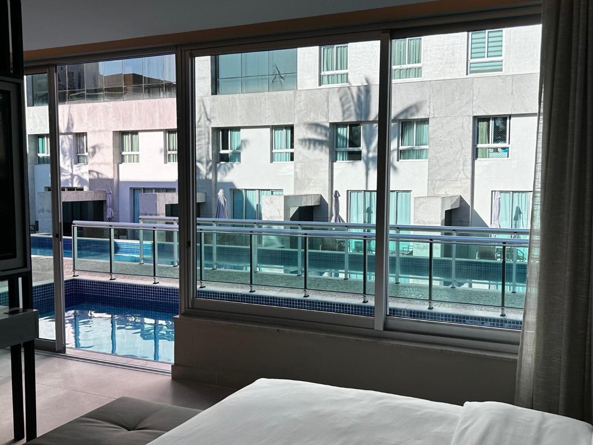 Jade Hotel Brasilia Candangolandia Екстер'єр фото A view of the pool from a guest room